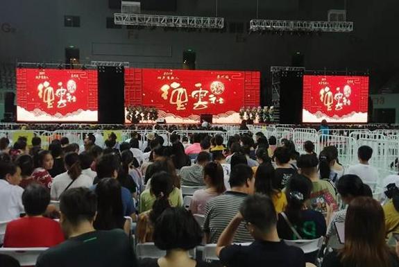 探究美女低俗表演背后的现象与思考，揭示最新低俗表演真相