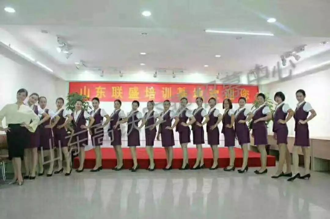 伯载
